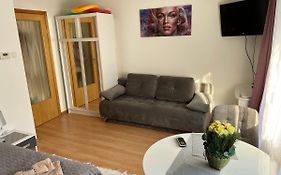 Monro Apartment